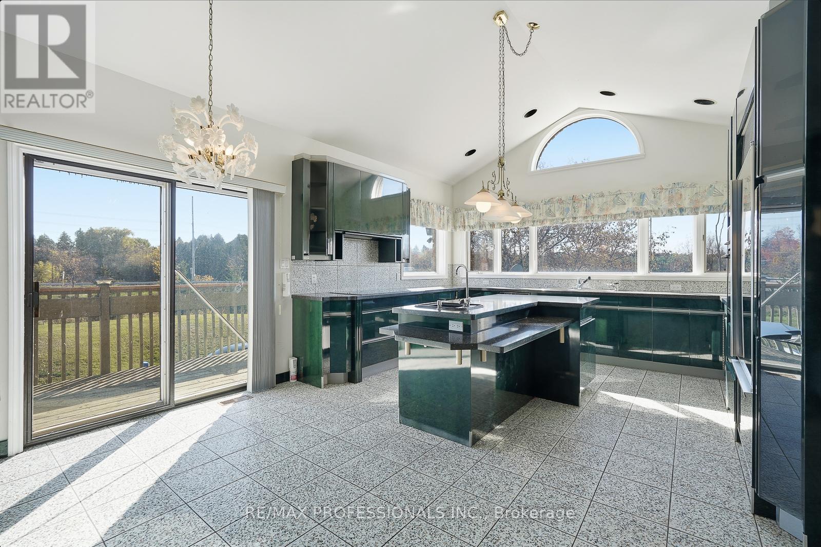 10050 Warden Avenue, Markham (Victoria Manor-Jennings Gate), Ontario  L6C 1N3 - Photo 11 - N12509742