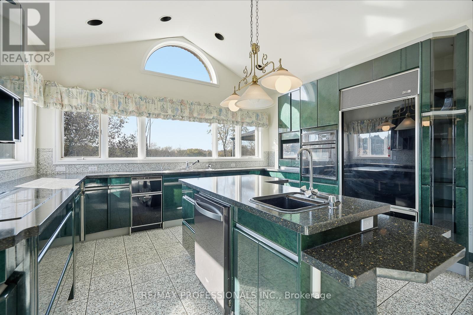 10050 Warden Avenue, Markham (Victoria Manor-Jennings Gate), Ontario  L6C 1N3 - Photo 13 - N12509742