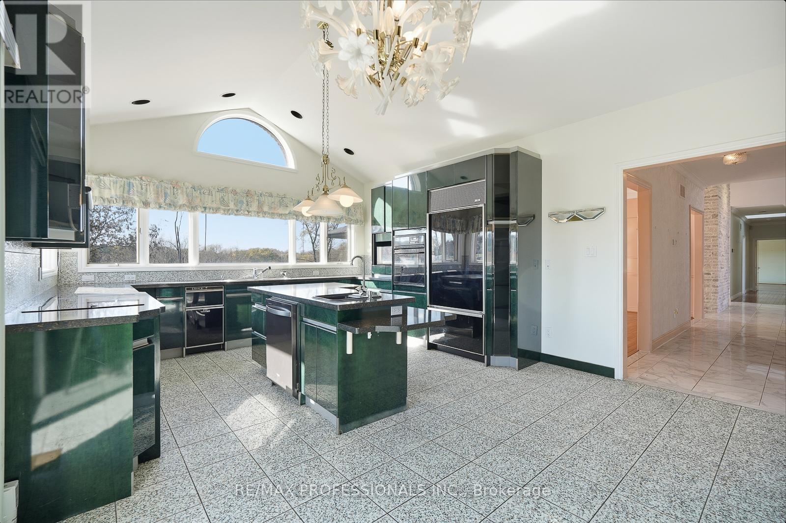 10050 Warden Avenue, Markham (Victoria Manor-Jennings Gate), Ontario  L6C 1N3 - Photo 14 - N12509742