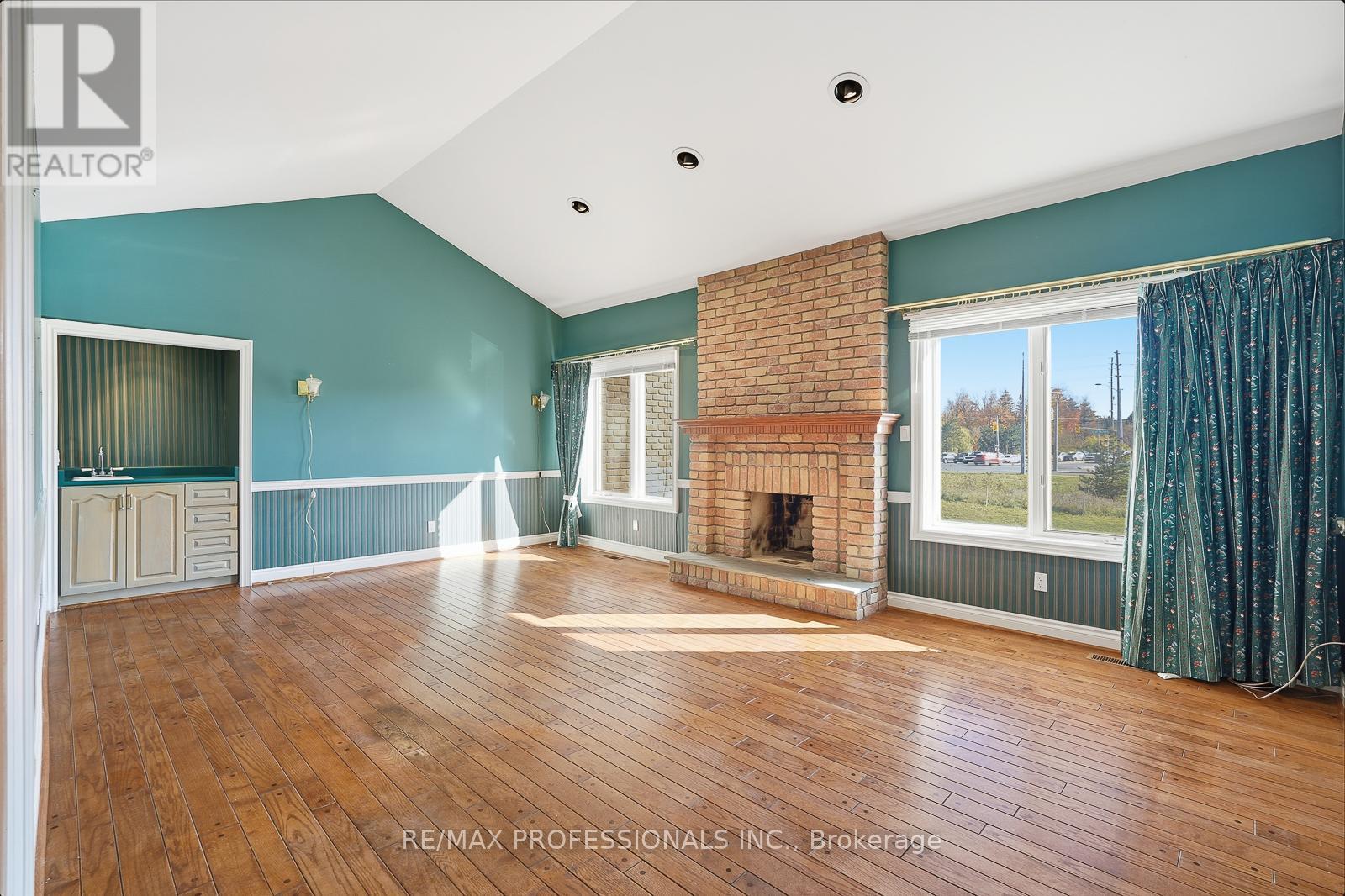 10050 Warden Avenue, Markham (Victoria Manor-Jennings Gate), Ontario  L6C 1N3 - Photo 15 - N12509742