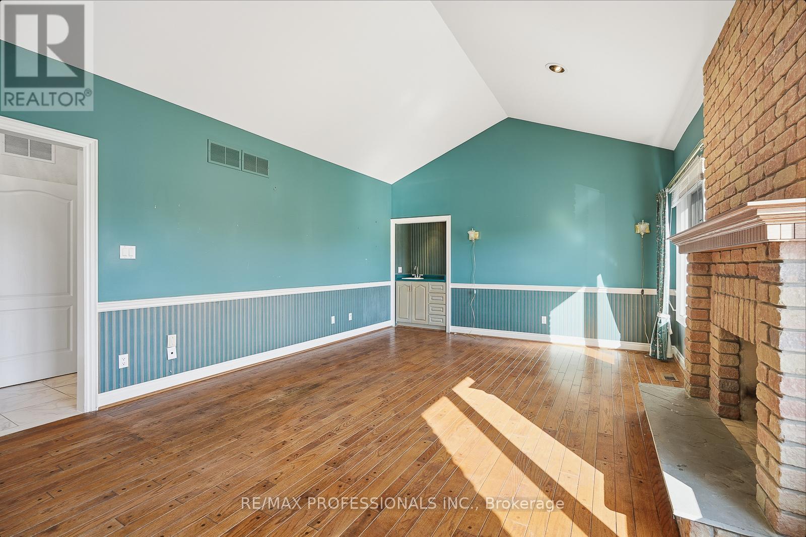 10050 Warden Avenue, Markham (Victoria Manor-Jennings Gate), Ontario  L6C 1N3 - Photo 17 - N12509742