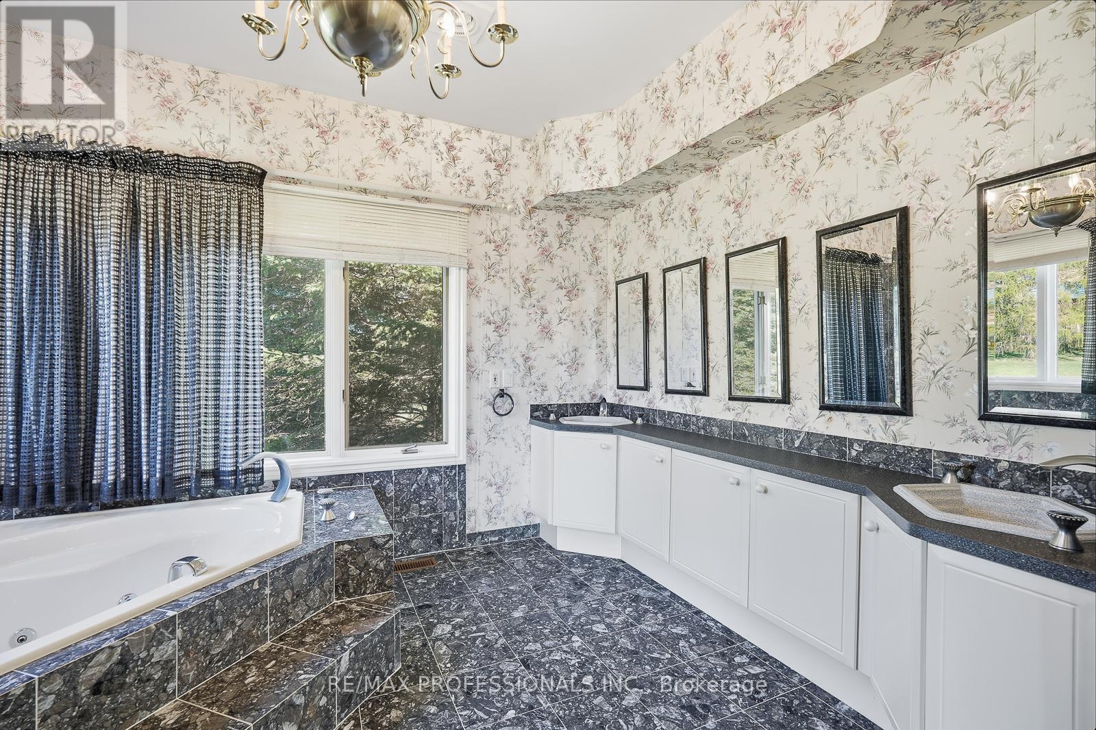 10050 Warden Avenue, Markham (Victoria Manor-Jennings Gate), Ontario  L6C 1N3 - Photo 23 - N12509742