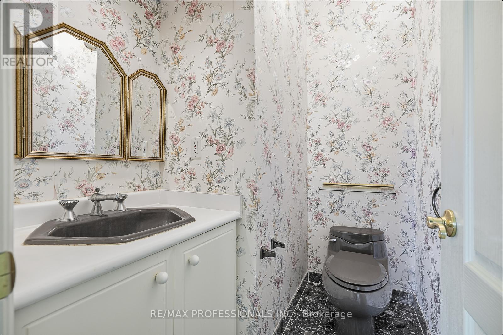 10050 Warden Avenue, Markham (Victoria Manor-Jennings Gate), Ontario  L6C 1N3 - Photo 24 - N12509742