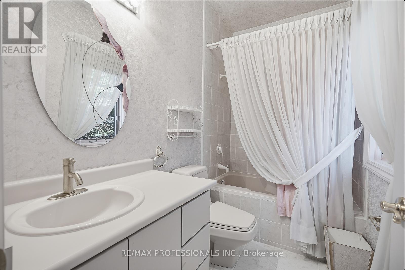 10050 Warden Avenue, Markham (Victoria Manor-Jennings Gate), Ontario  L6C 1N3 - Photo 30 - N12509742