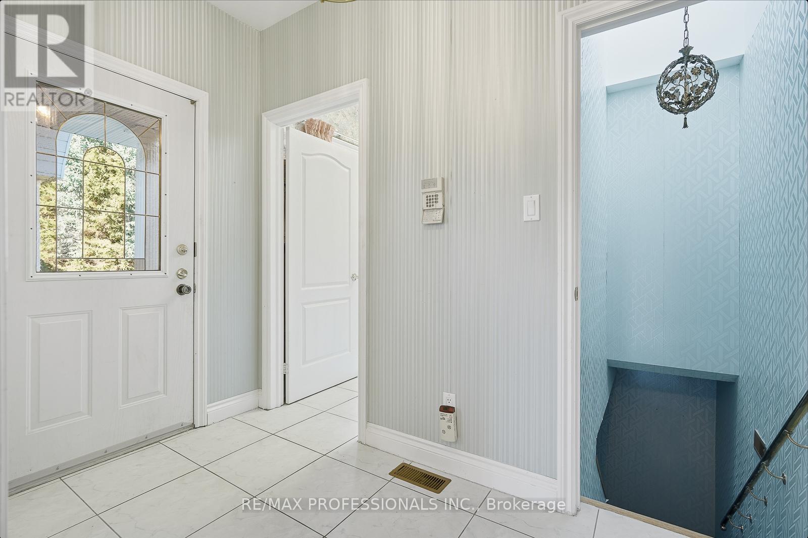 10050 Warden Avenue, Markham (Victoria Manor-Jennings Gate), Ontario  L6C 1N3 - Photo 31 - N12509742