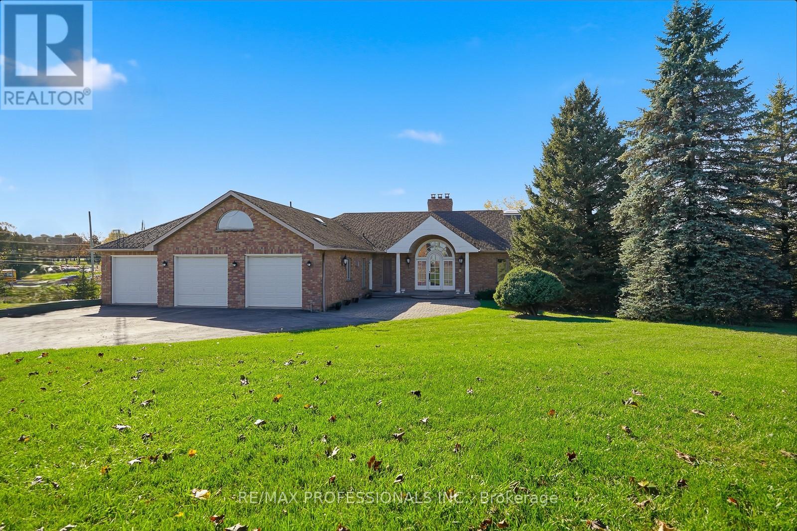 10050 Warden Avenue, Markham (Victoria Manor-Jennings Gate), Ontario  L6C 1N3 - Photo 4 - N12509742