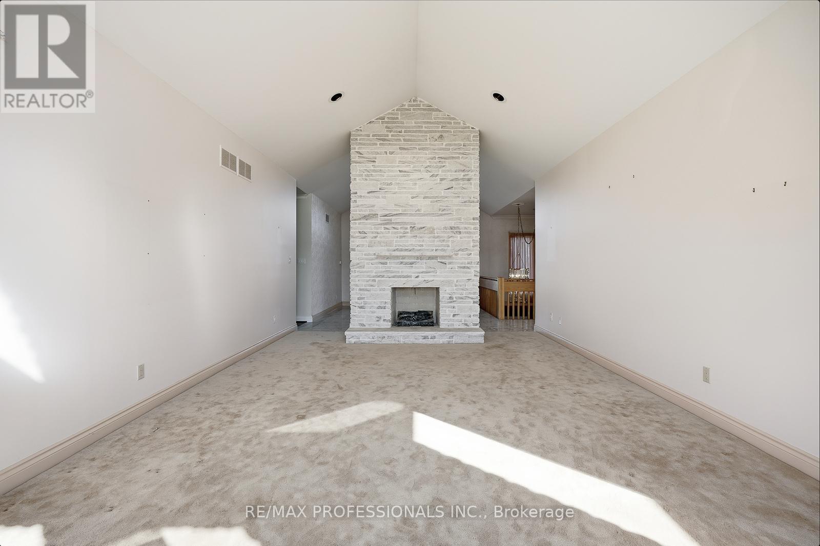 10050 Warden Avenue, Markham (Victoria Manor-Jennings Gate), Ontario  L6C 1N3 - Photo 8 - N12509742