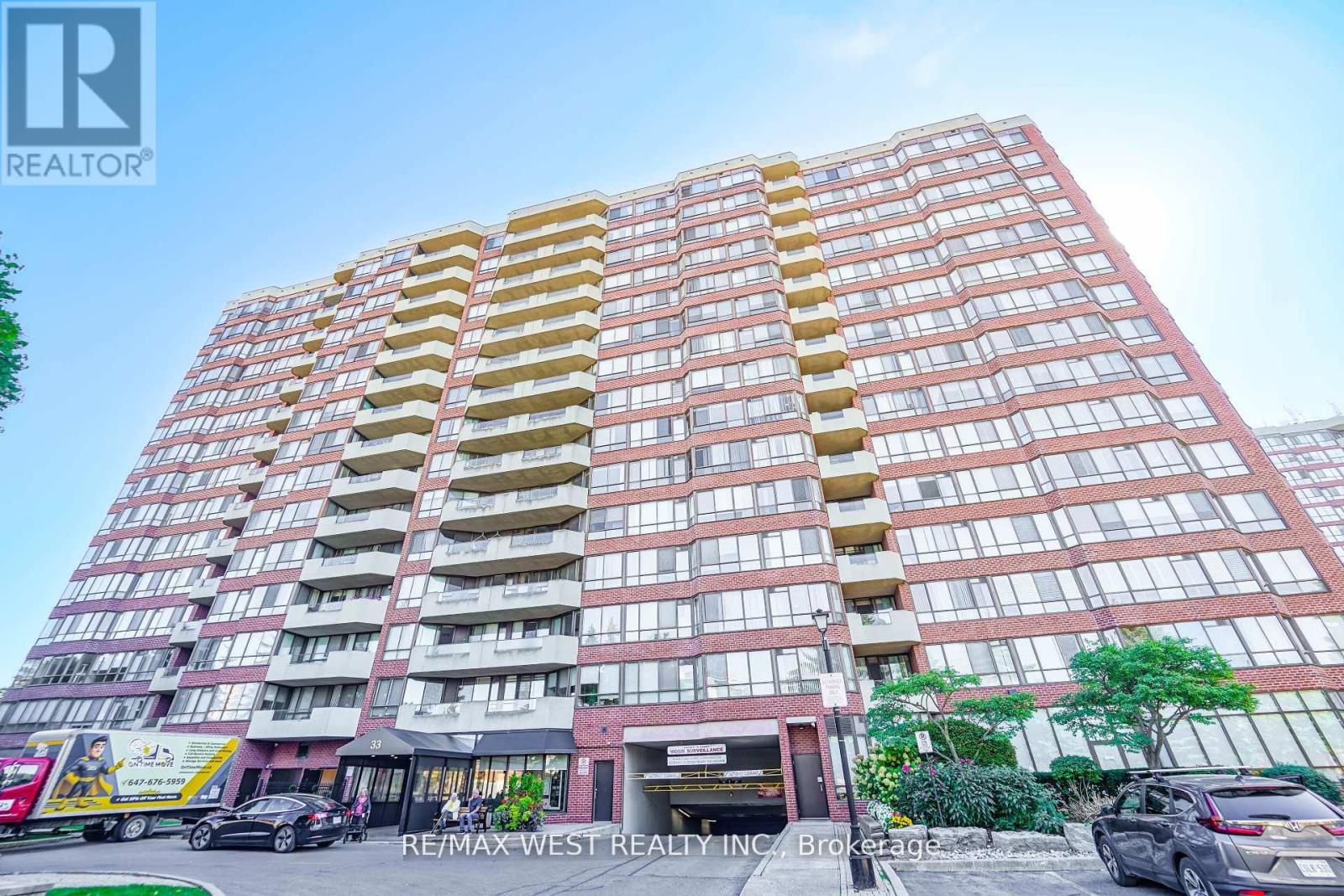 501 - 33 Weldrick Road E, Richmond Hill, Ontario  L4C 8W4 - Photo 1 - N12509774