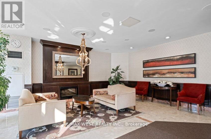 501 - 33 Weldrick Road E, Richmond Hill, Ontario  L4C 8W4 - Photo 2 - N12509774