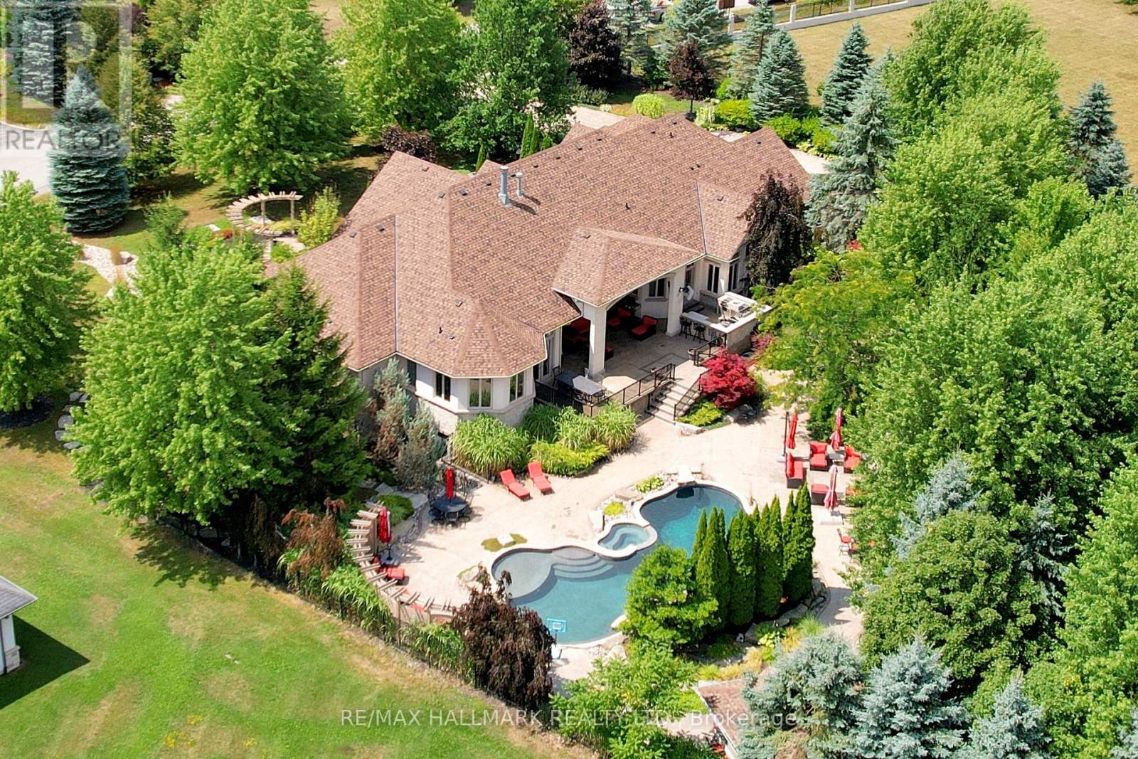 63 Grayfield Drive, Whitchurch-Stouffville, Ontario  L4A 0B1 - Photo 2 - N12509834