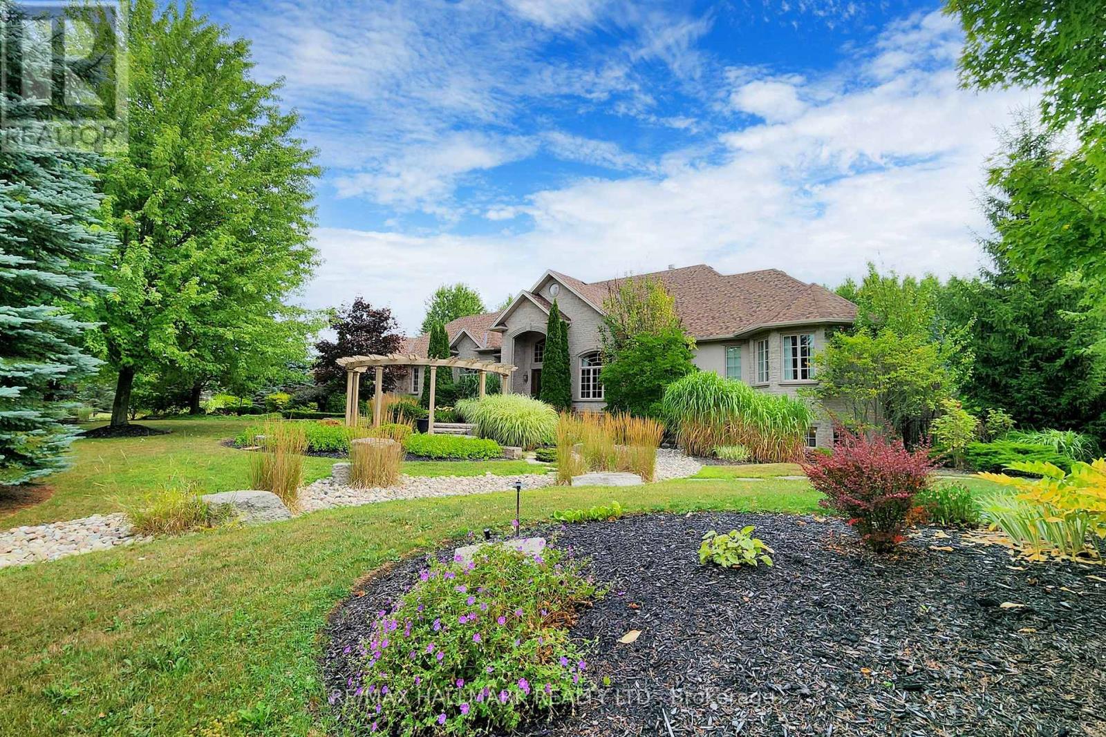 63 Grayfield Drive, Whitchurch-Stouffville, Ontario  L4A 0B1 - Photo 3 - N12509834