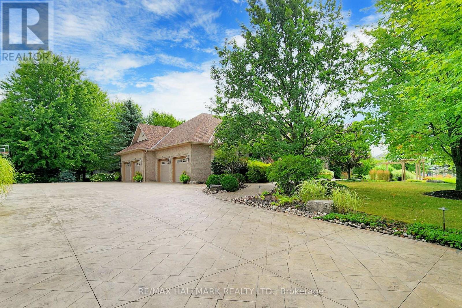 63 Grayfield Drive, Whitchurch-Stouffville, Ontario  L4A 0B1 - Photo 4 - N12509834