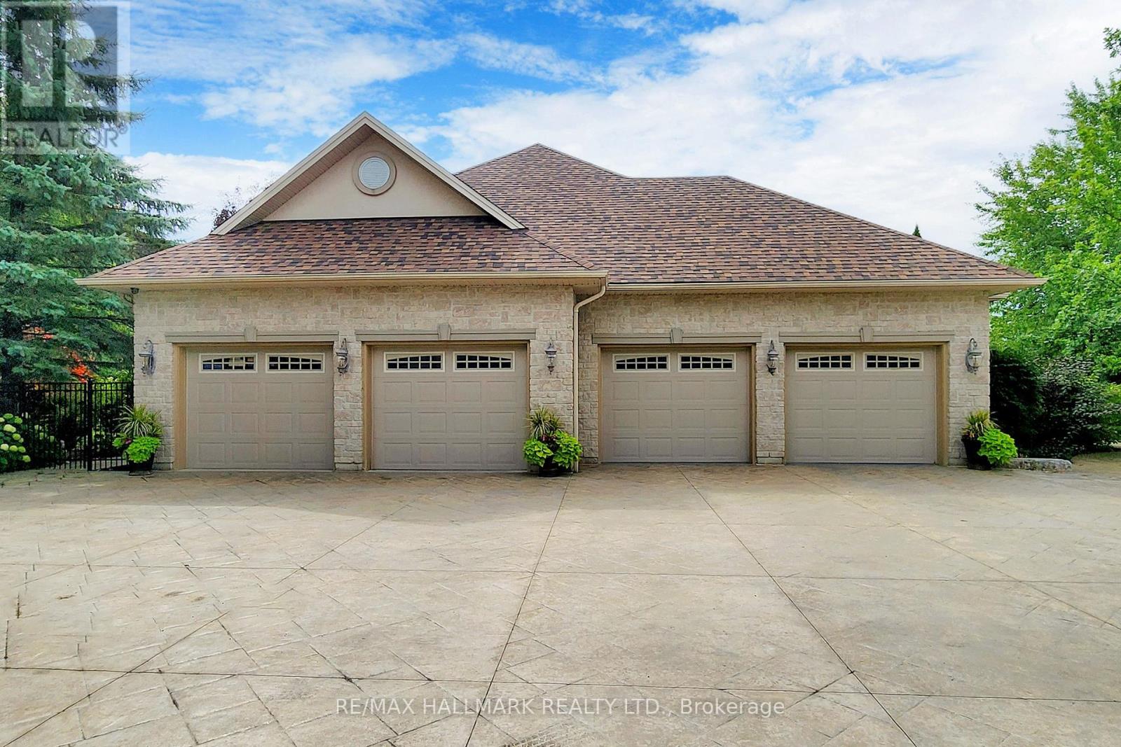 63 Grayfield Drive, Whitchurch-Stouffville, Ontario  L4A 0B1 - Photo 5 - N12509834