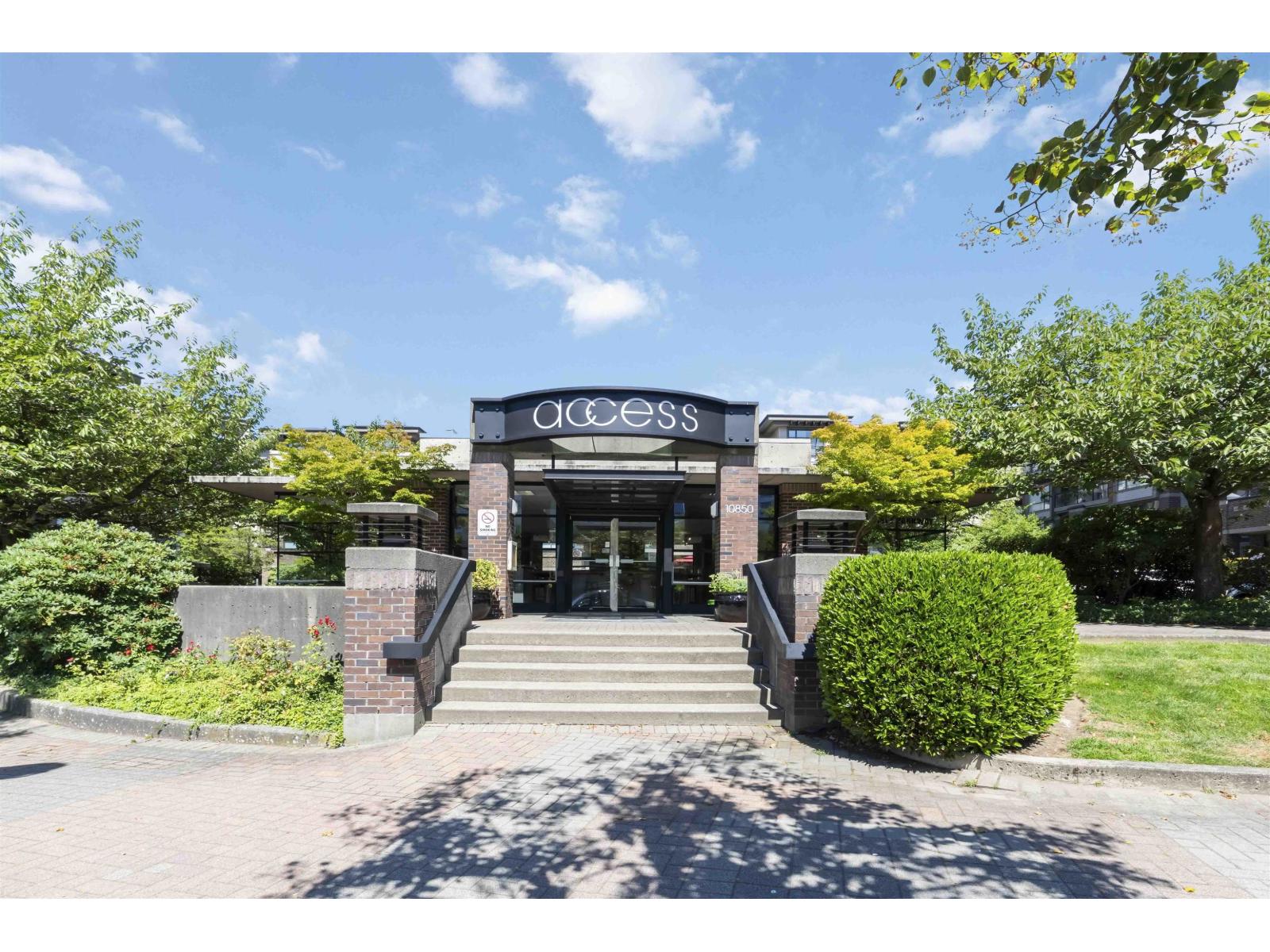 338 10838 CITY PARKWAY, Surrey, British Columbia