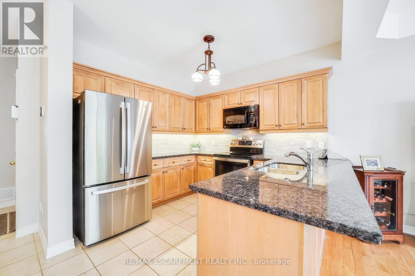 4005 Alexan Crescent, Burlington, Ontario  L7M 5A8 - Photo 10 - W12509738