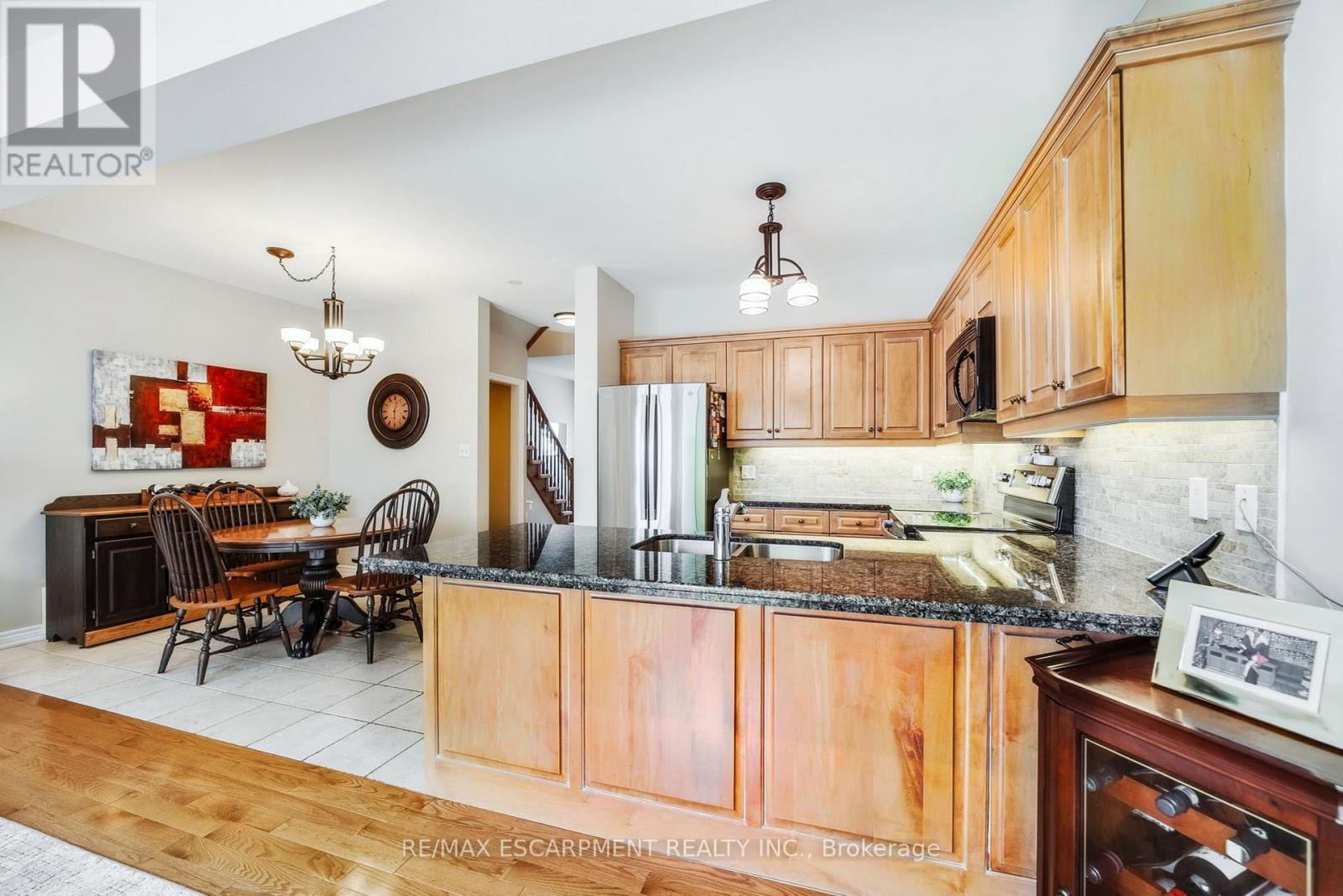 4005 Alexan Crescent, Burlington, Ontario  L7M 5A8 - Photo 13 - W12509738