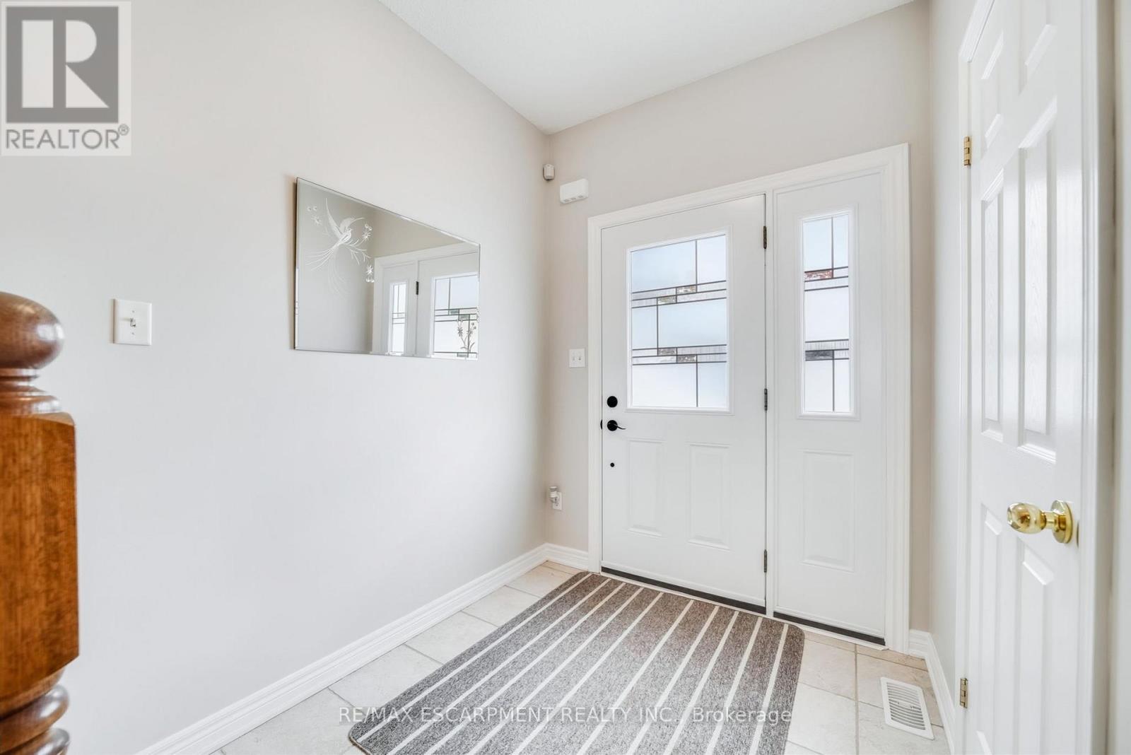 4005 Alexan Crescent, Burlington, Ontario  L7M 5A8 - Photo 5 - W12509738