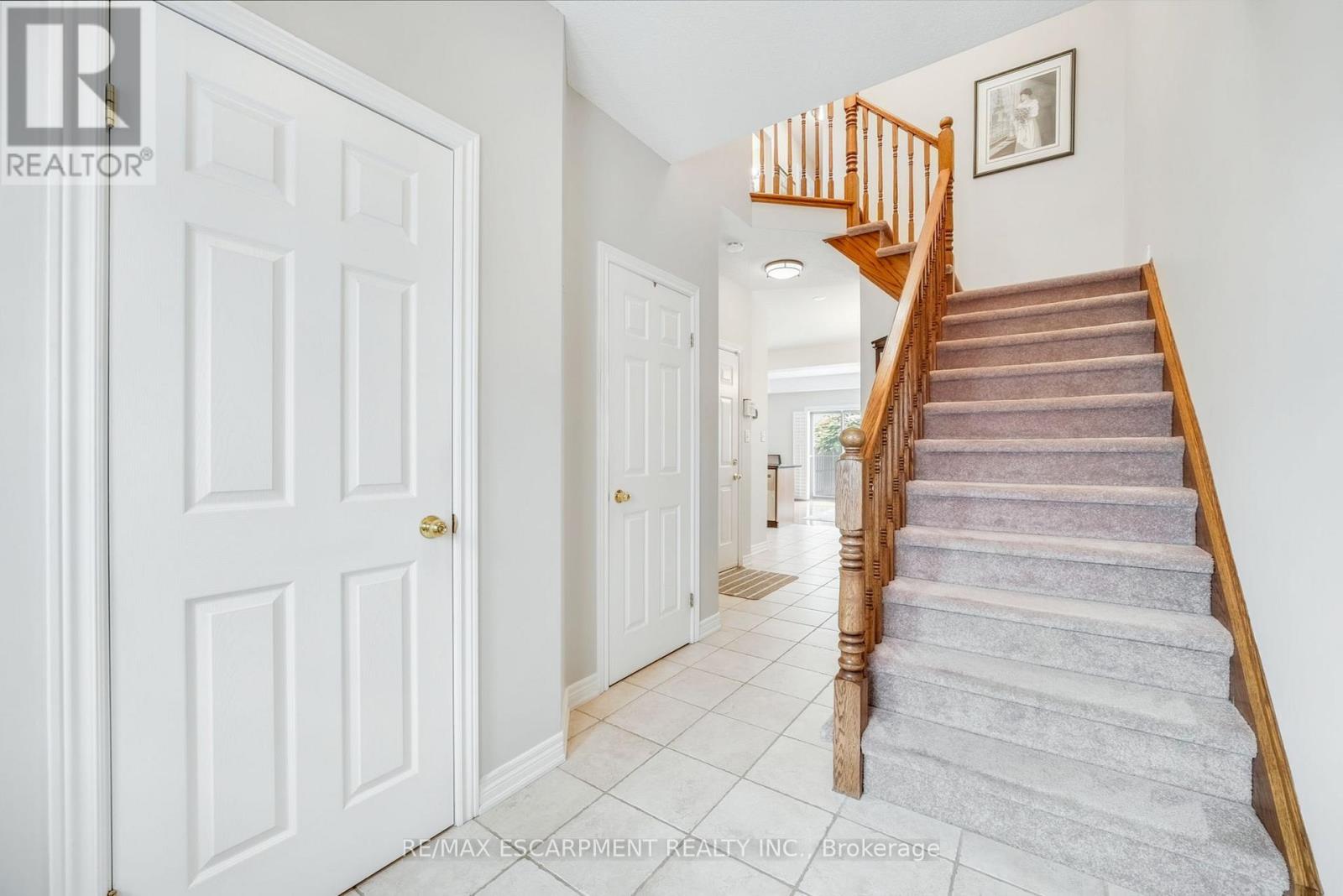 4005 Alexan Crescent, Burlington, Ontario  L7M 5A8 - Photo 6 - W12509738