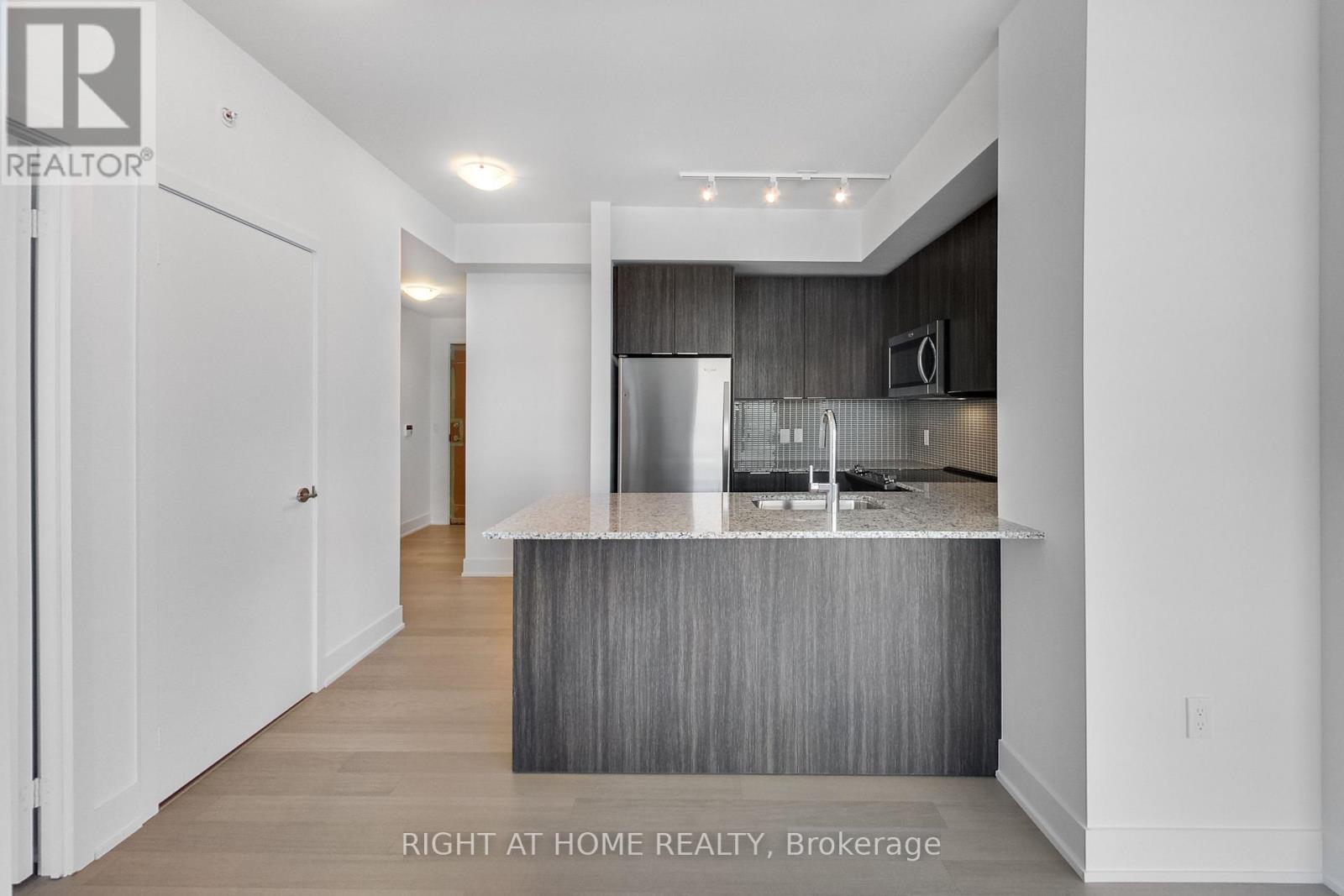 5105 - 30 Shore Breeze Drive, Toronto, Ontario  M8V 1A1 - Photo 11 - W12509740