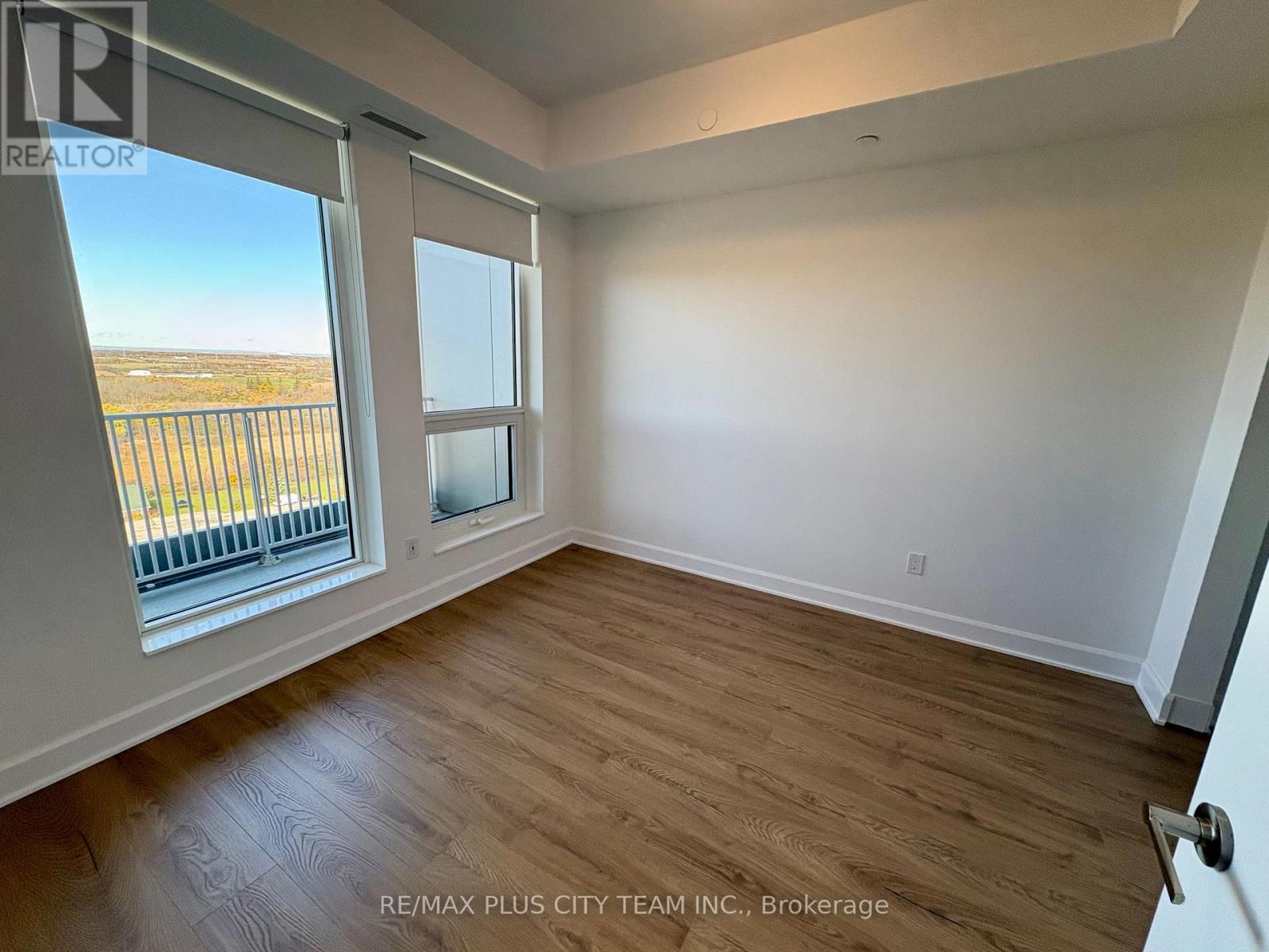 1606 - 3240 William Coltson Avenue, Oakville, Ontario  L6H 8C8 - Photo 4 - W12509766