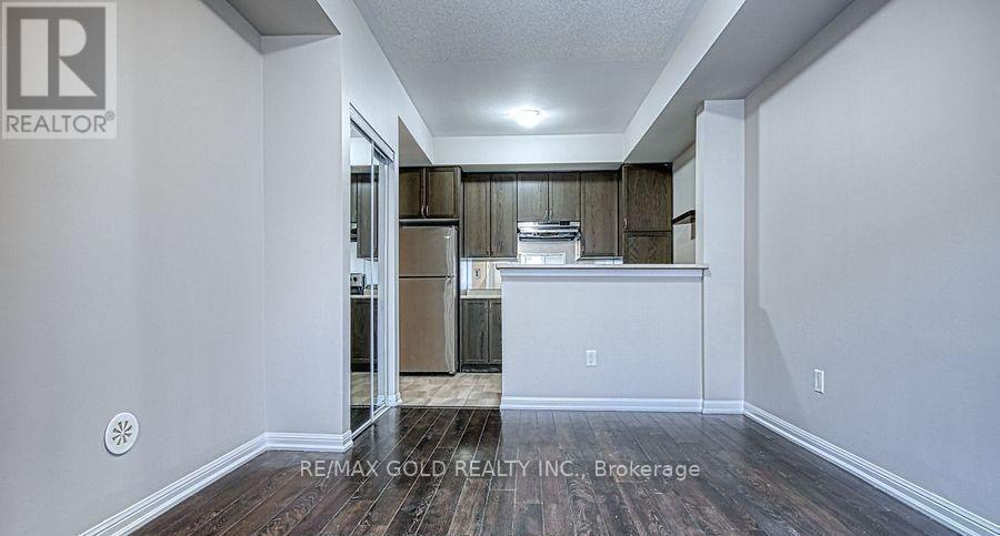 118 - 250 Sunny Meadow Boulevard, Brampton, Ontario  L6R 3Y7 - Photo 4 - W12509778