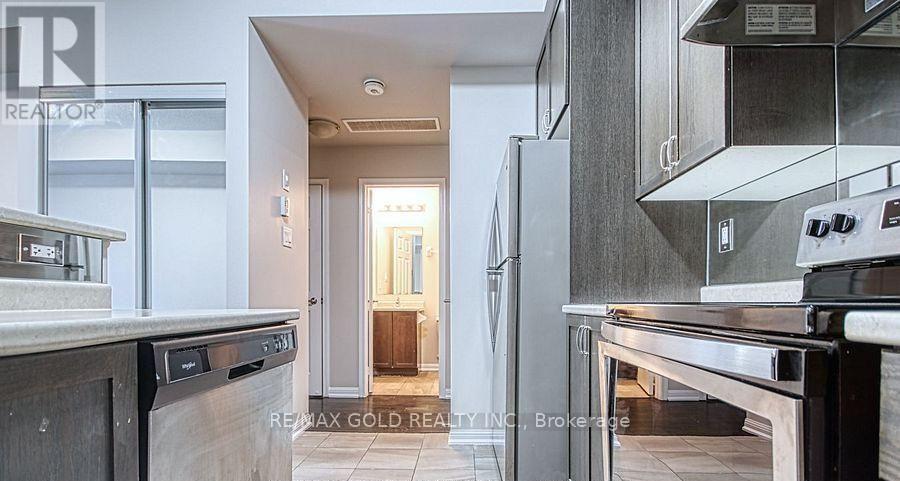 118 - 250 Sunny Meadow Boulevard, Brampton, Ontario  L6R 3Y7 - Photo 5 - W12509778