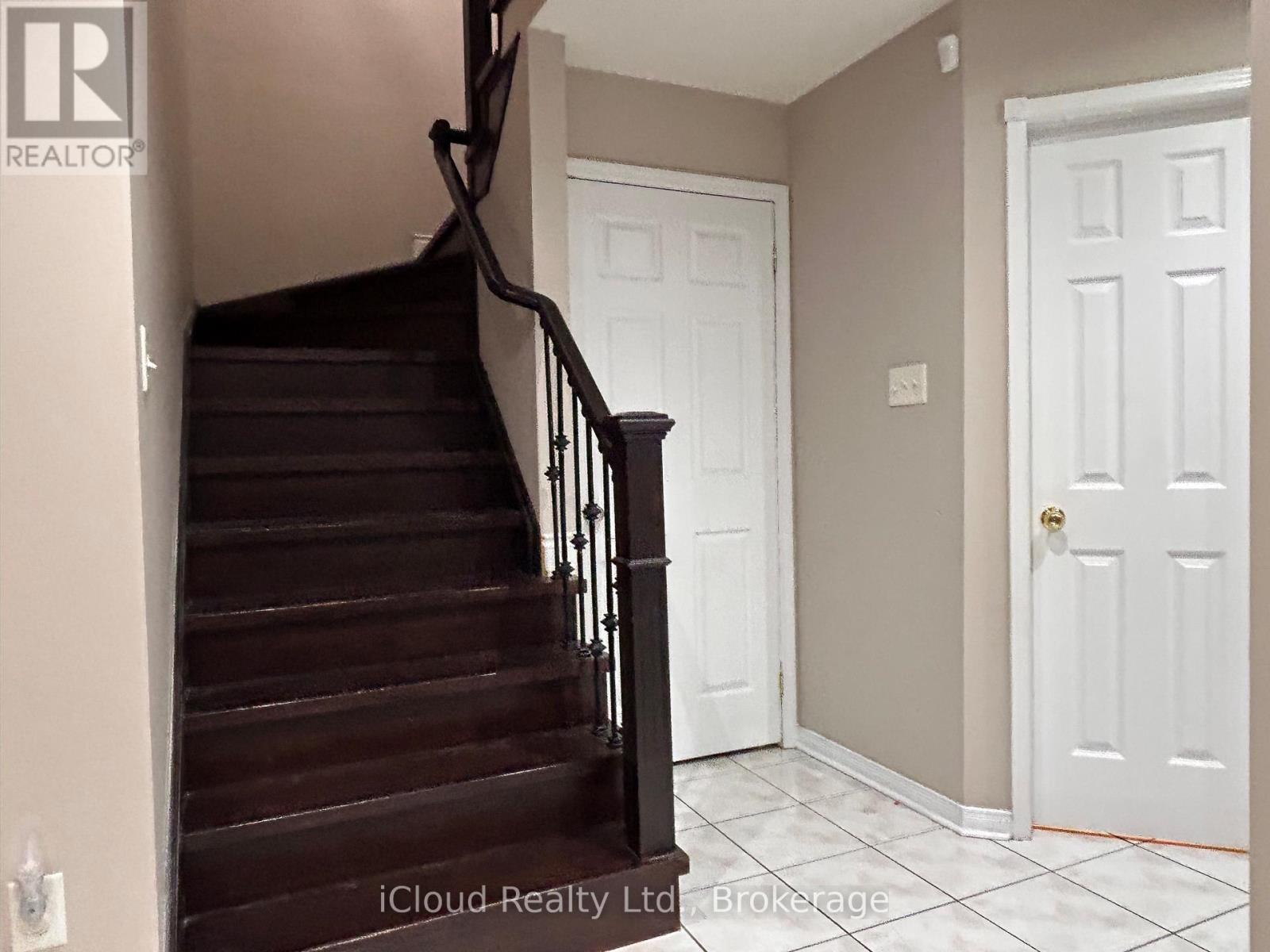 31 Porchlight Road N, Brampton (Fletcher's Creek Village), Ontario  L6X 4S2 - Photo 11 - W12509780