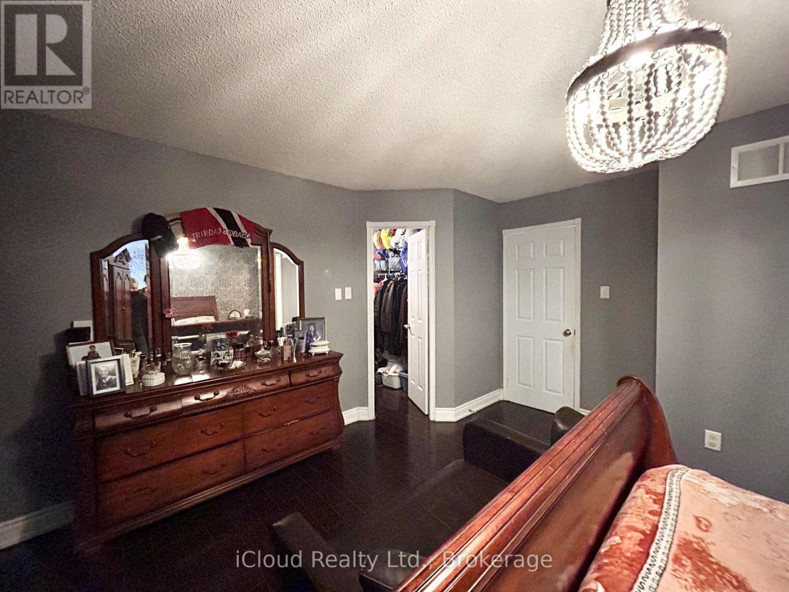 31 Porchlight Road N, Brampton (Fletcher's Creek Village), Ontario  L6X 4S2 - Photo 15 - W12509780