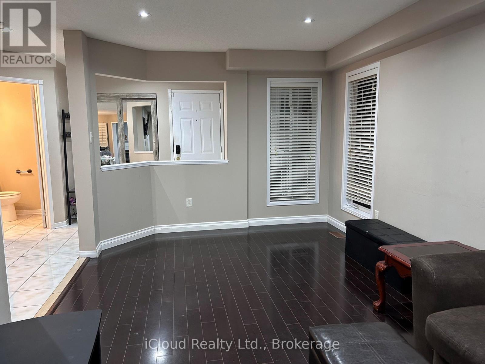 31 Porchlight Road N, Brampton (Fletcher's Creek Village), Ontario  L6X 4S2 - Photo 5 - W12509780