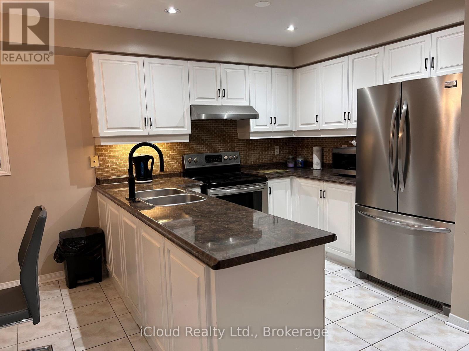 31 Porchlight Road N, Brampton (Fletcher's Creek Village), Ontario  L6X 4S2 - Photo 7 - W12509780