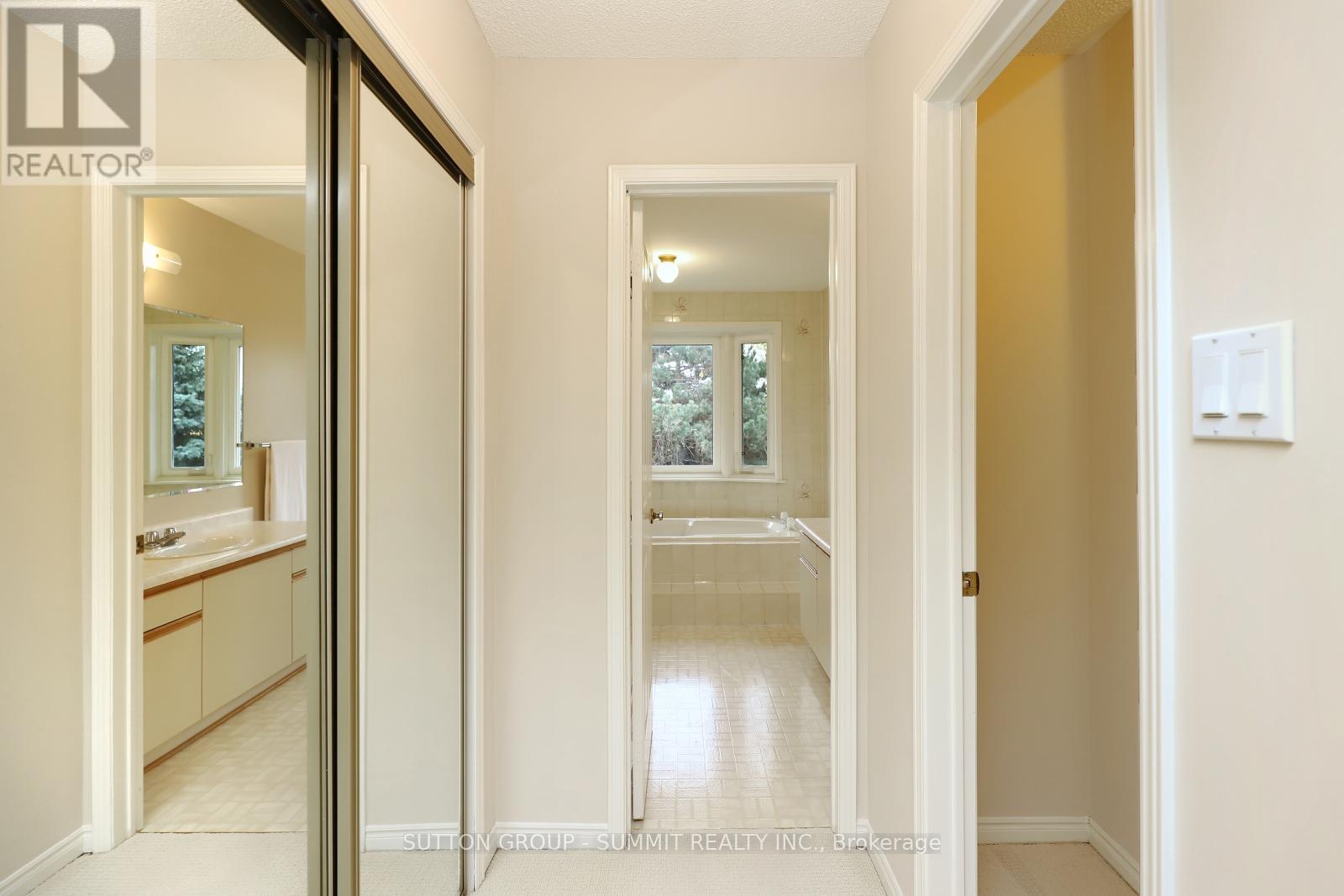 2654 Ambercroft Trail, Mississauga, Ontario  L5M 4K1 - Photo 22 - W12509784