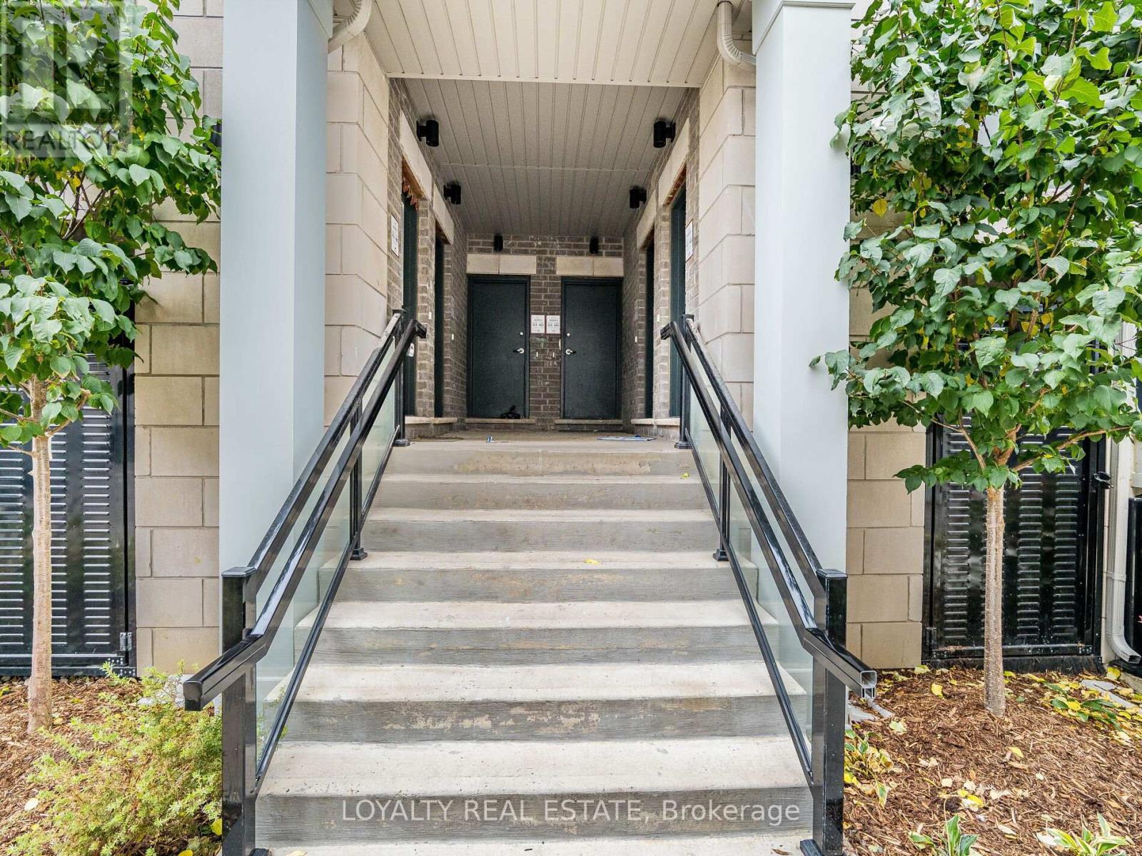 413 - 70 Halliford Place, Brampton, Ontario  L6P 0N5 - Photo 2 - W12509822