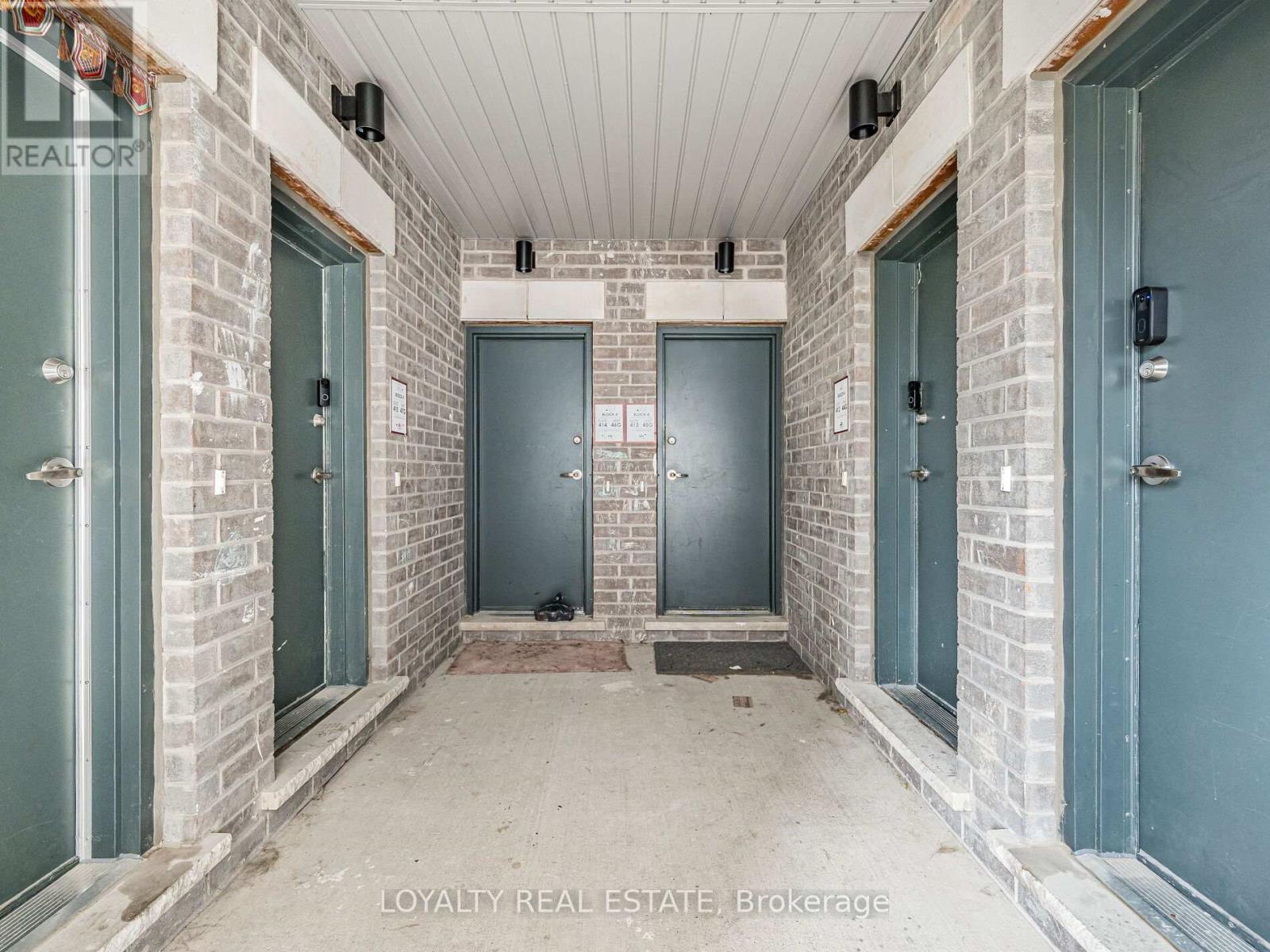 413 - 70 Halliford Place, Brampton, Ontario  L6P 0N5 - Photo 3 - W12509822