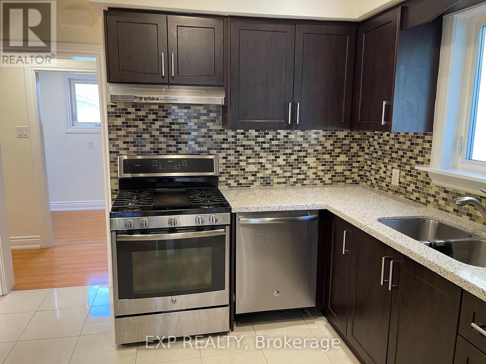 1084 Haig Boulevard, Mississauga, Ontario L5E 2M5 - Photo 12 - W12474827