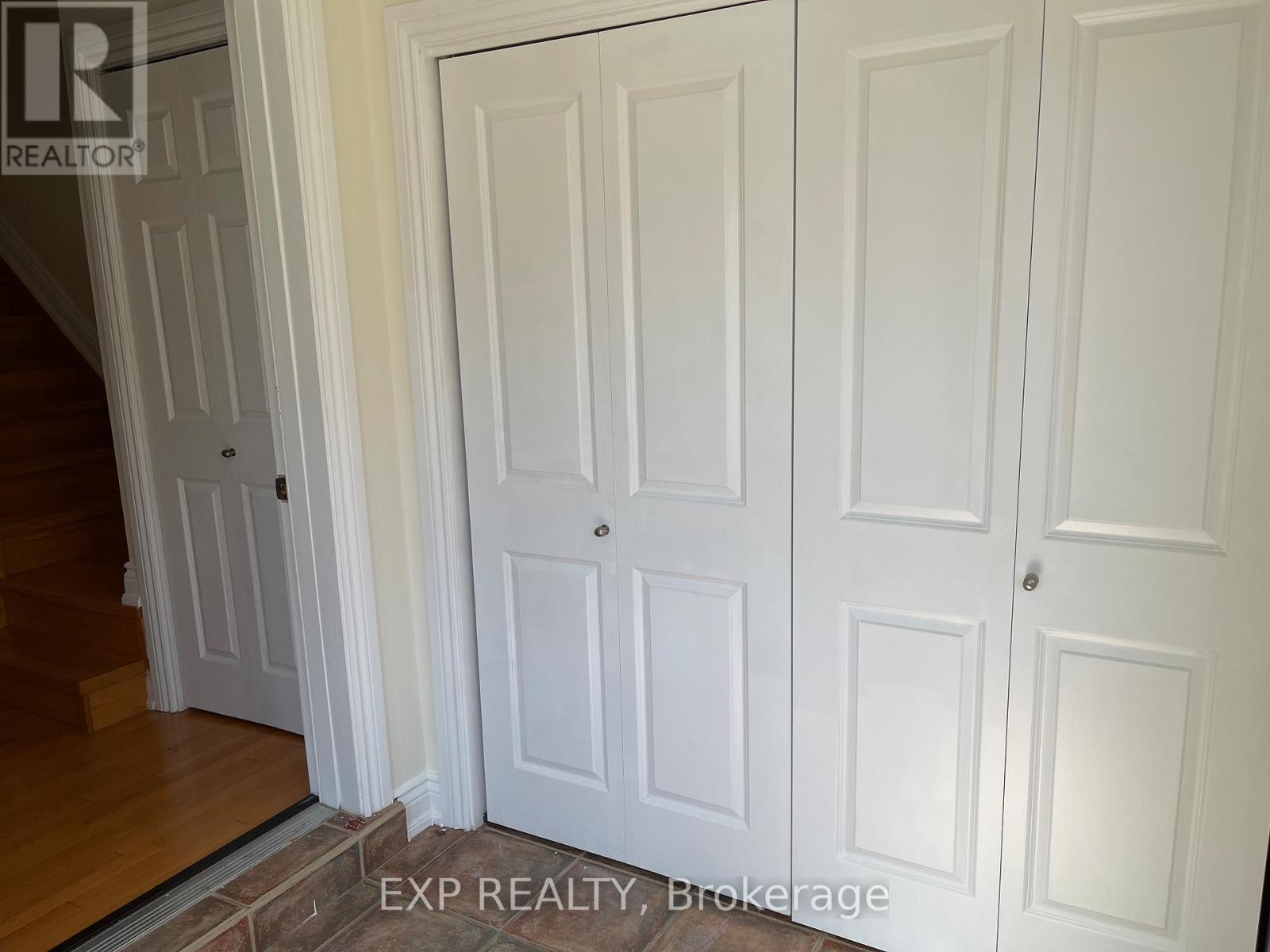 1084 Haig Boulevard, Mississauga, Ontario L5E 2M5 - Photo 4 - W12474827