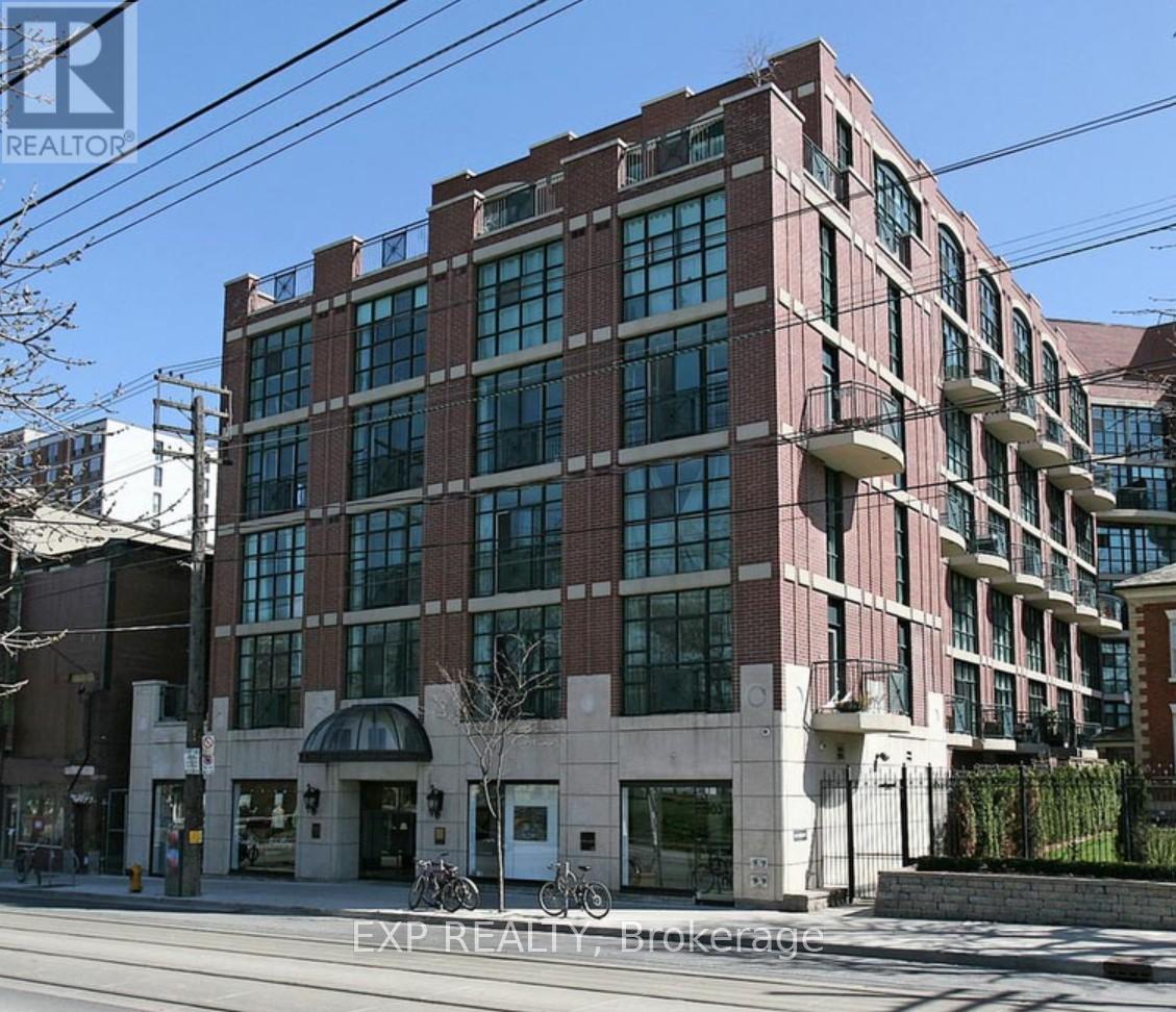 <div class="slider-price">$3,200 Monthly</div><p>227 - 901 Queen Street W, Toronto, Ontario</p>