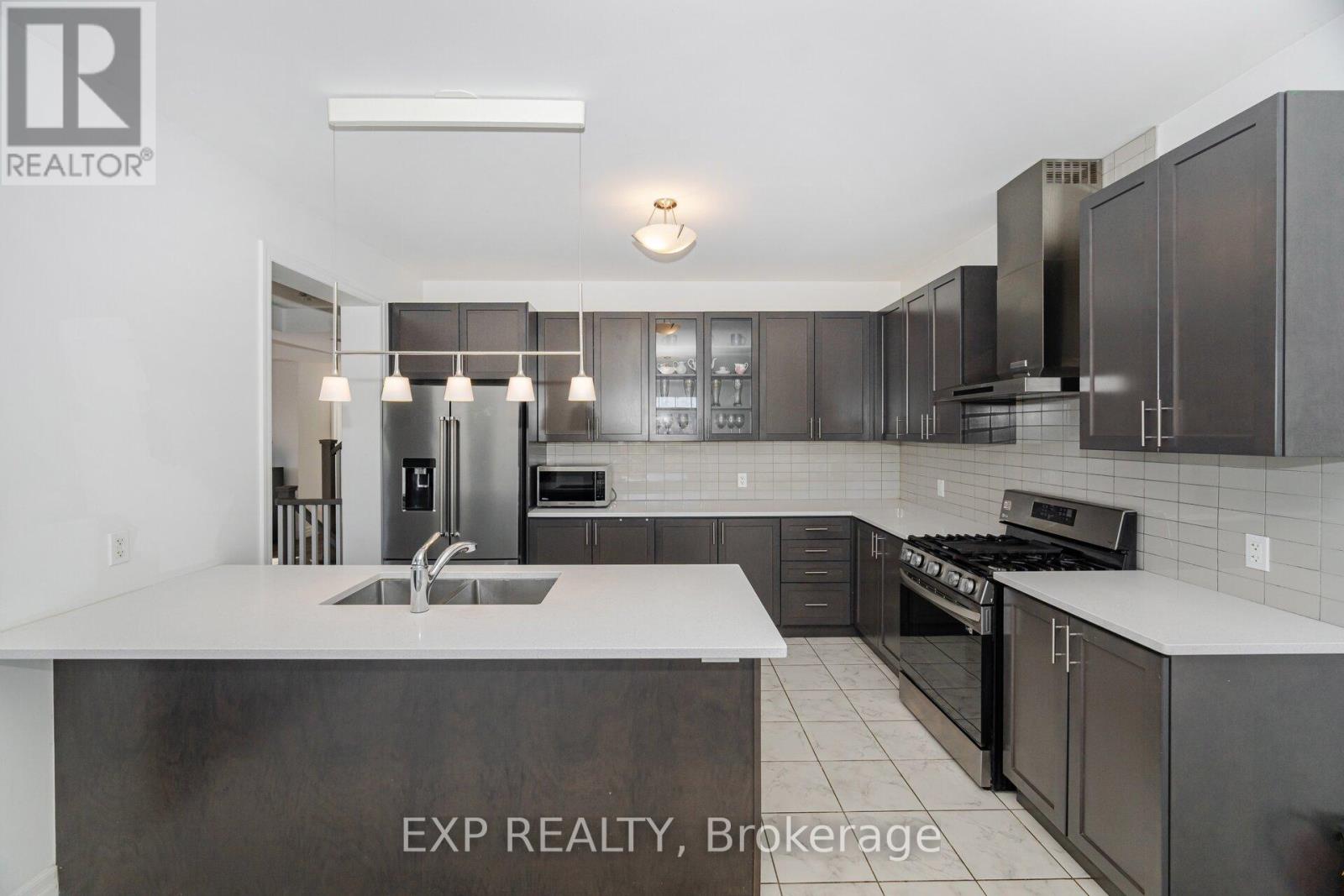 33 Charlotte Abby Drive, East Gwillimbury, Ontario  L9N 0T1 - Photo 13 - N12418731