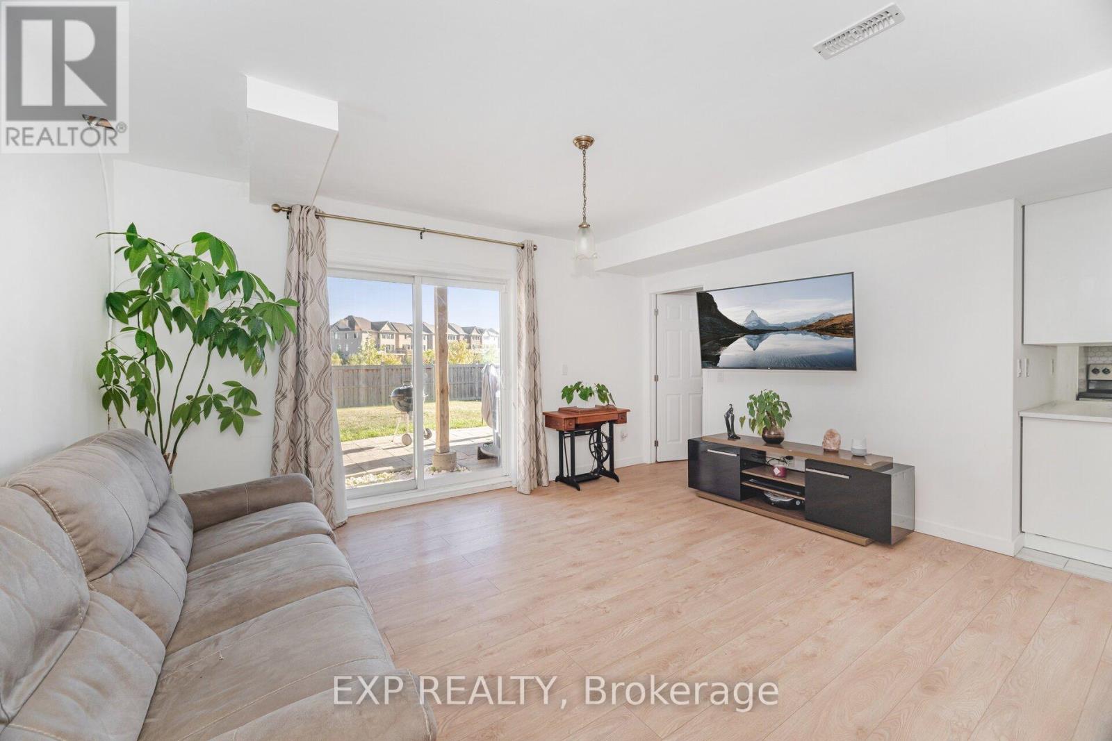 33 Charlotte Abby Drive, East Gwillimbury, Ontario  L9N 0T1 - Photo 39 - N12418731