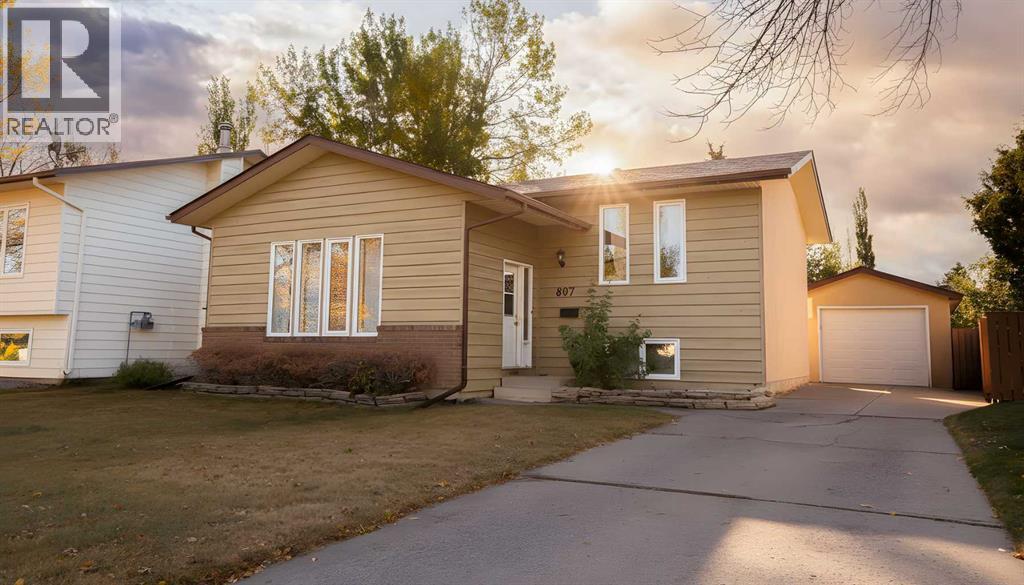 897 Red Crow Boulevard W, Lethbridge, Alberta