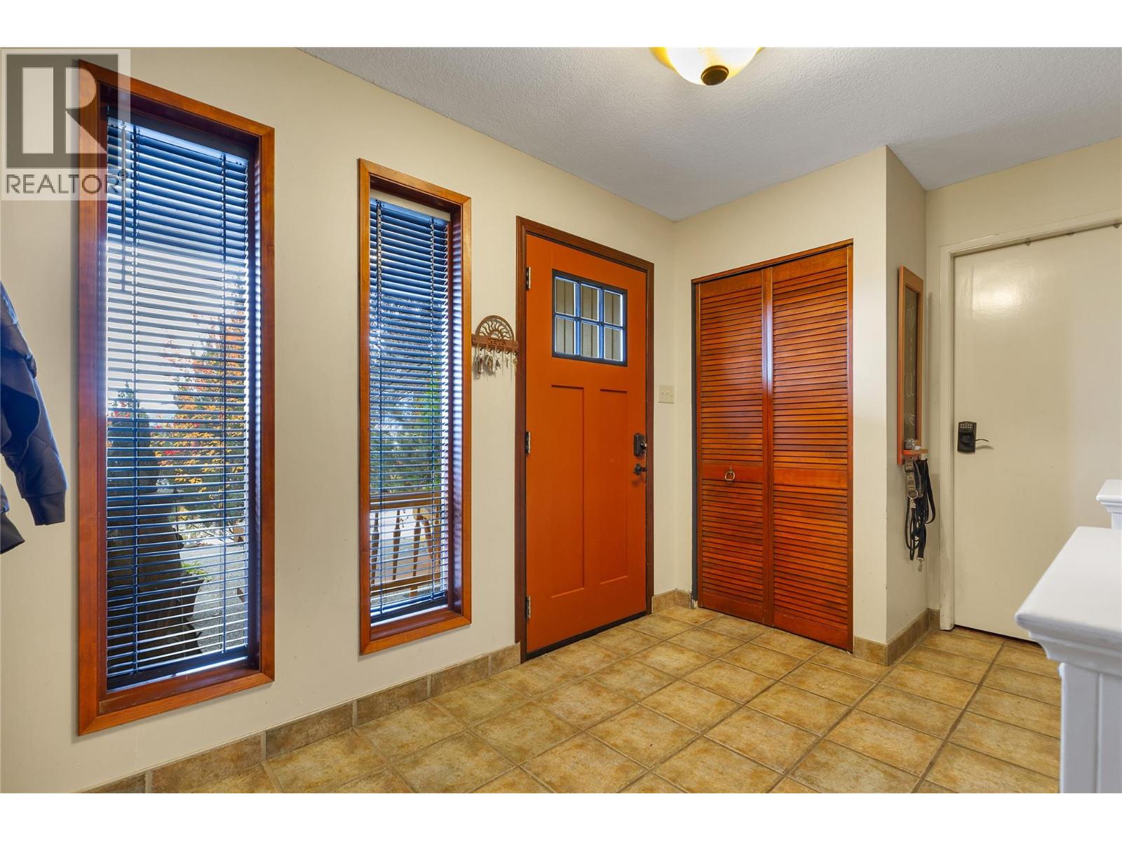 11700 Palfrey Drive W, Coldstream, British Columbia  V1B 1A8 - Photo 4 - 10366997