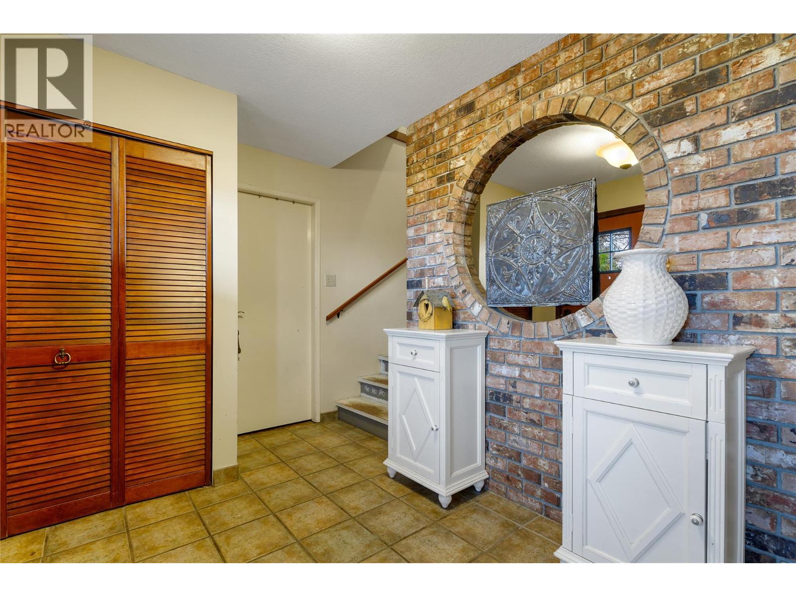 11700 Palfrey Drive W, Coldstream, British Columbia  V1B 1A8 - Photo 3 - 10366997