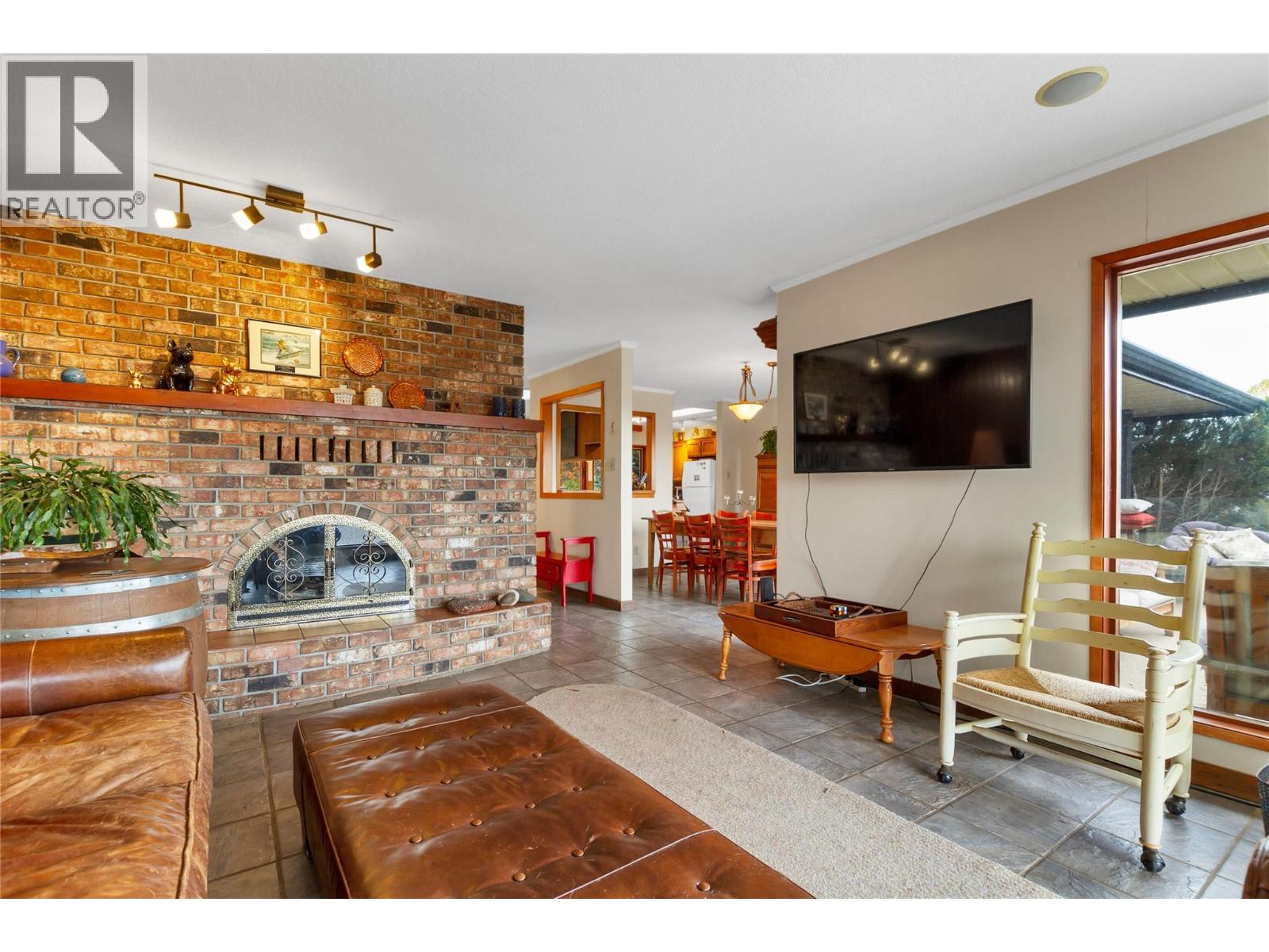 11700 Palfrey Drive W, Coldstream, British Columbia  V1B 1A8 - Photo 8 - 10366997