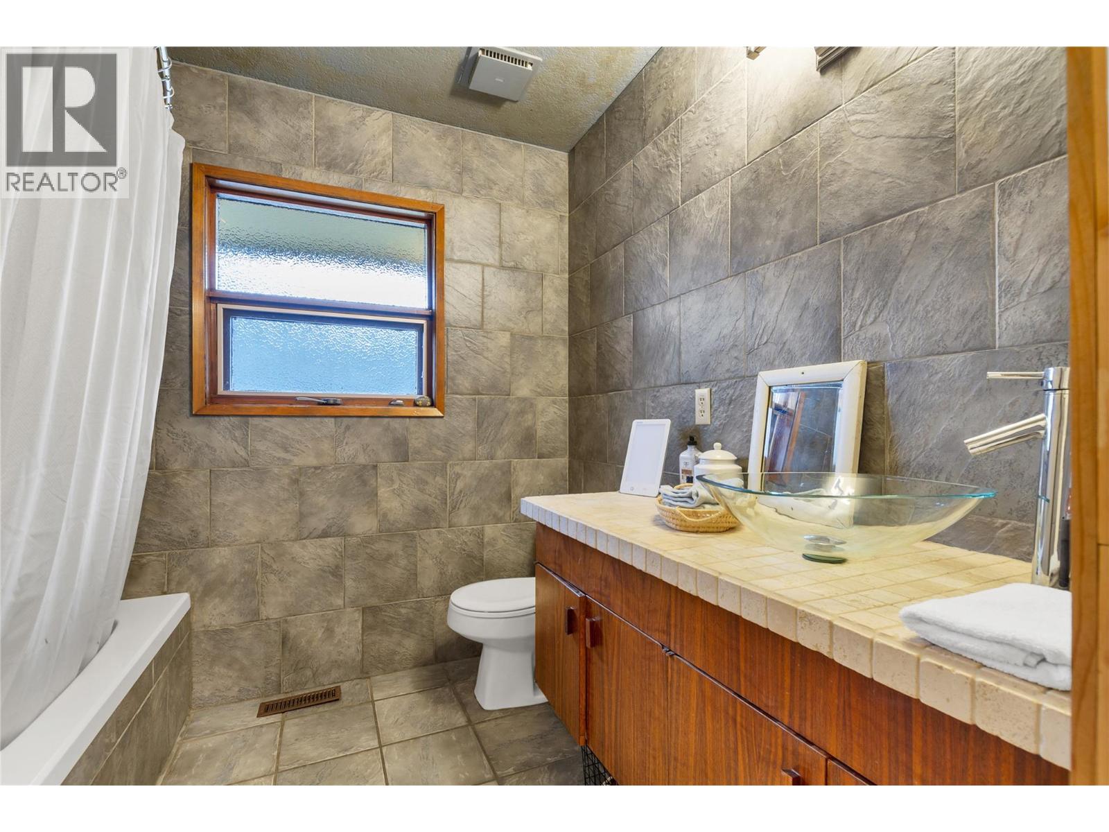 11700 Palfrey Drive W, Coldstream, British Columbia  V1B 1A8 - Photo 21 - 10366997