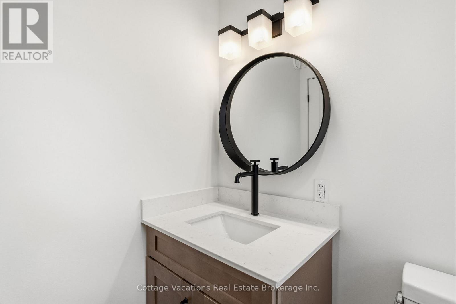 1111 Lakeshore Drive, Gravenhurst, Ontario P1P 1R2 - Photo 11 - X12509950