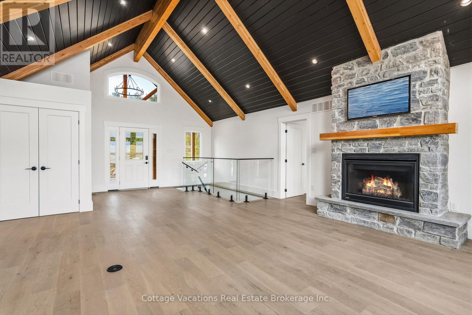 1111 Lakeshore Drive, Gravenhurst, Ontario P1P 1R2 - Photo 9 - X12509950