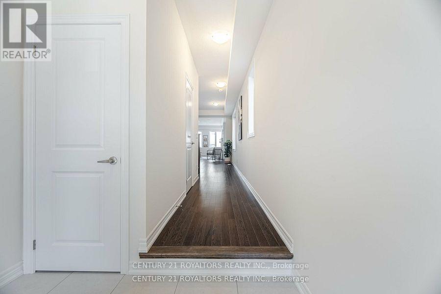 277 Broadacre Drive, Kitchener, Ontario  N2R 0S6 - Photo 4 - X12450500