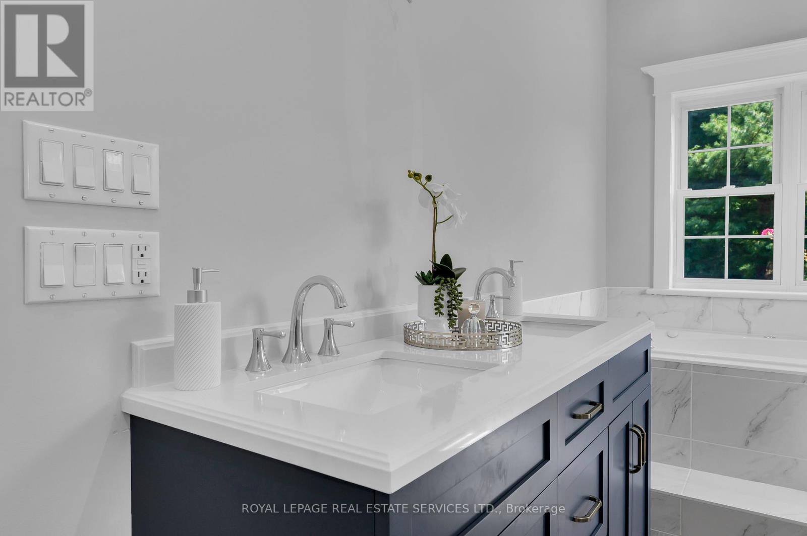 199 Niagara Street, Niagara-On-The-Lake, Ontario L0S 1J0 - Photo 15 - X12375876