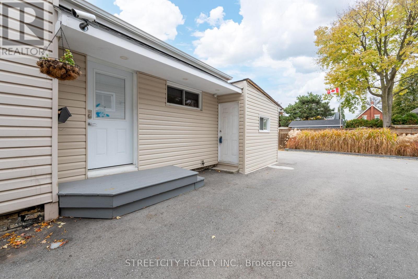 840 Queens Avenue, London East, Ontario  N5W 3H6 - Photo 5 - X12509884