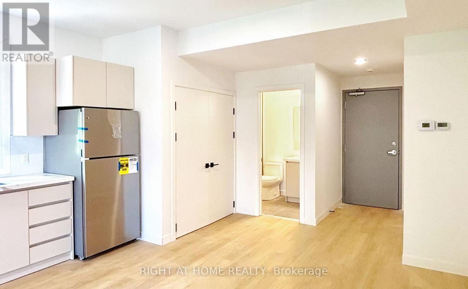 201 - 135 Sweetland Avenue, Ottawa, Ontario  K1N 7V1 - Photo 3 - X12509936