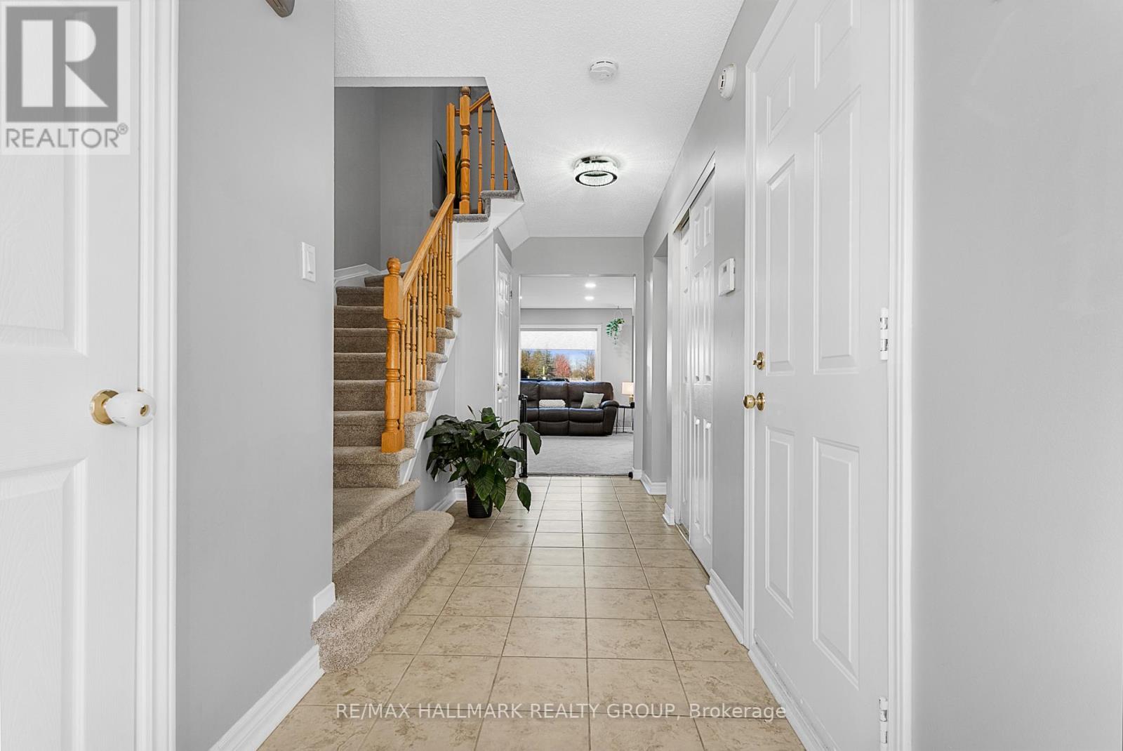 93 Cedarock Drive, Ottawa, Ontario K2M 2H5 - Photo 3 - X12510026